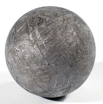 null SIDÉRITE INDÉTERMINÉE Sidérite
Sphère polie 279 g 40 mm
Sphère avec figures...