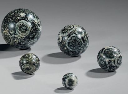 null DIORITE ORBICULAIRE Lot de cinq sphères
La diorite orbiculaire est aussi appelée...