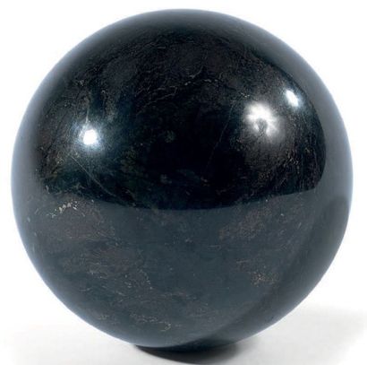 null PUTORANA ?
Meteor-wrong
Sphère polie
La roche composant cette sphère présente...