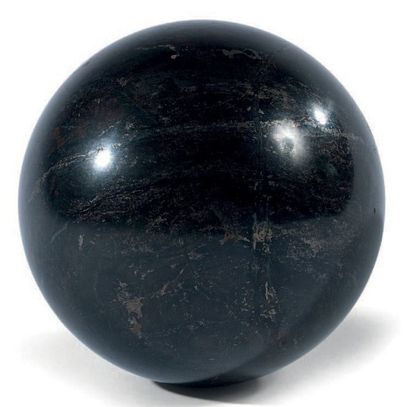 null PUTORANA ?
Meteor-wrong
Sphère polie
La roche composant cette sphère montre...