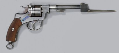 null * Revolver système Nagant modèle 1878/86, civil destiné au tir sportif, simple...