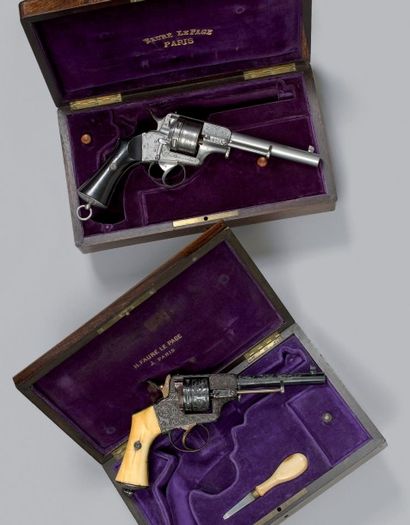 null * Coffret-nécessaire contenant un revolver Fauré Le Page, simple et double action,...