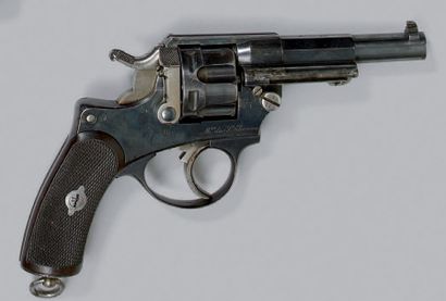 null * Revolver modèle 1874 d'officier, fabrication civile de Saint-Étienne par la...