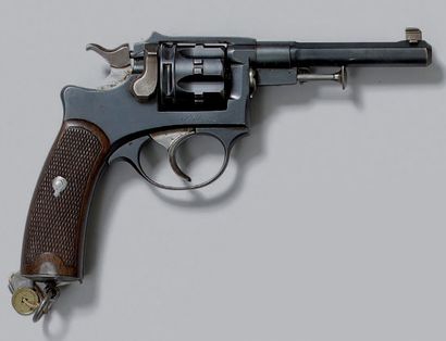 null * Revolver modèle 1887 à clef, fabrication civile de la Manufacture de Saint-Etienne,...
