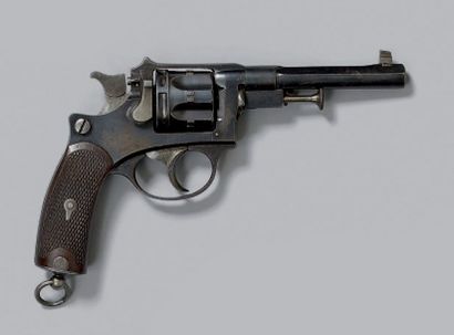 null * Revolver modèle 1887, fabrication civile belge, simple et double action, calibre...