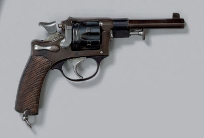 null * Revolver modèle 1887 à clef, fabrication civile liégeoise probablement de...