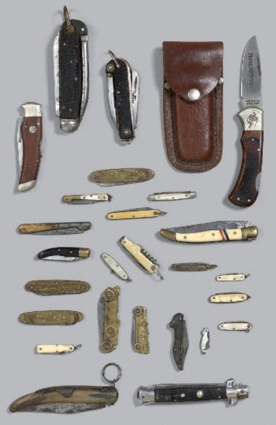 null * Lot de 26 couteaux dont certains miniatures.
Époque XIXe, XXe.