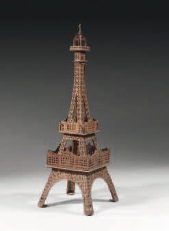 null Modèle réduit de la Tour Eiffel en bois découpé. Exposition Universelle de 1889....