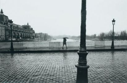Thierry SECRETAN Le Pont Royal sous la pluie. Paris, 2000. Tirage argentique noir...