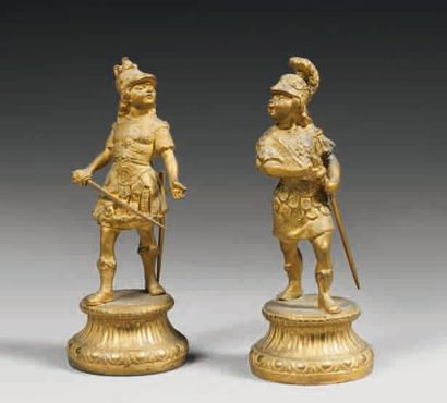 null - Deux petites statuettes en bronze doré figurant des enfants en tenue de guerrier,...