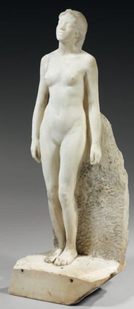 Atelier de Paul BELMONDO Femme nue debout Statuette en marbre blanc Hauteur : 78...