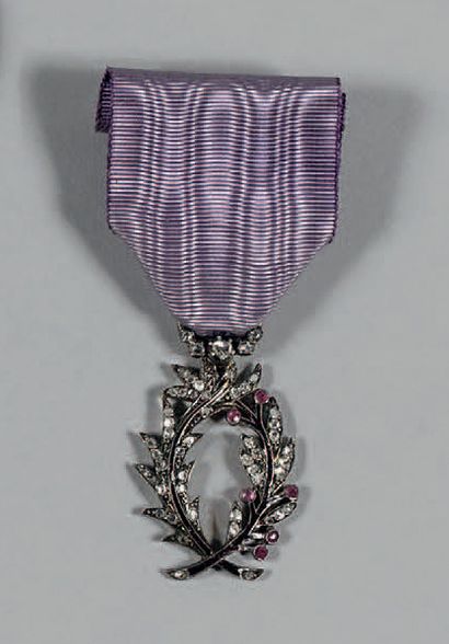 null Palmes Académiques (1808, 1866, 1955) Étoile d'officier d'académie (= chevalier),...