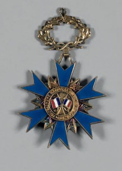 null Ordre National du Mérite (1963) Étoile de commandeur (ou de grand croix), 55...