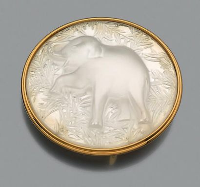 LALIQUE Boucle de ceinture ovale en cristal à décor d'un éléphant, monture en métal...