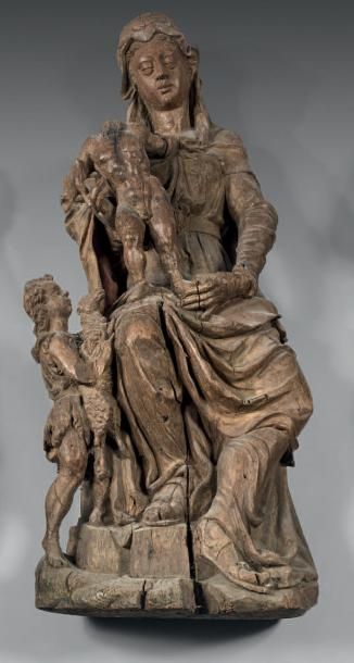 null Vierge à l'enfant en chêne sculpté avec des traces de polychromie.
La Vierge...