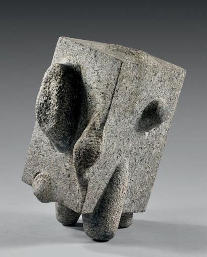 Juan Jacobo Rodriguez PADILLA (1922-2014) * Sans Titre
Sculpture en granit, signée...
