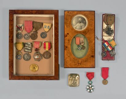 null Lot de 16 médailles militaires
Dont une médaille commémorative de l'expédition...