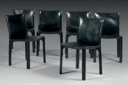 Mario BELLINI (né en 1935) Suite de six chaises modèle "CAB".
Gainées de cuir noir.
Modèle...