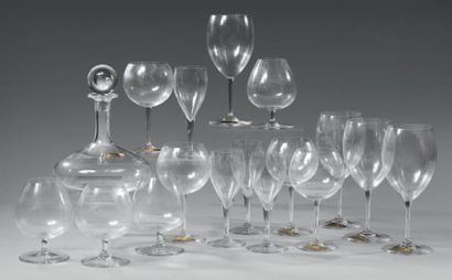 BACCARAT Partie de service de verre, modèle " oenologie ", comprenant:
- 6 verres...