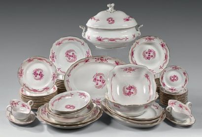 Saxe, Meissen Important service de table dit " au dragon rose ".
Porcelaine dure,...