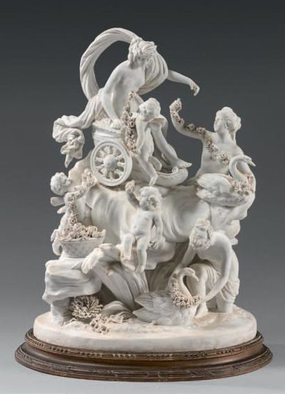null Groupe sculpté en biscuit de porcelaine figurant Vénus sur son char entourée...