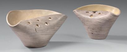 Mado JOLAIN (Né en 1921) Deux vases en faïence à motifs de stries, de forme évasée...