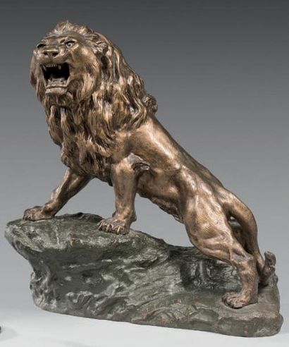 D'après Thomas Francois CARTIER (1879-1943) Lion rugissant
Bronze à patine dorée...