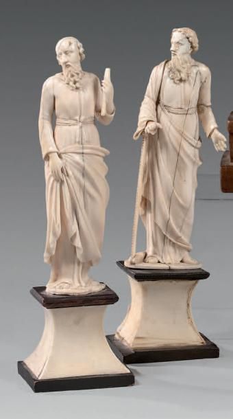 null Deux apôtres en ivoire sculpté: Saint Thadée (ou Judas) tenant une équerre et...