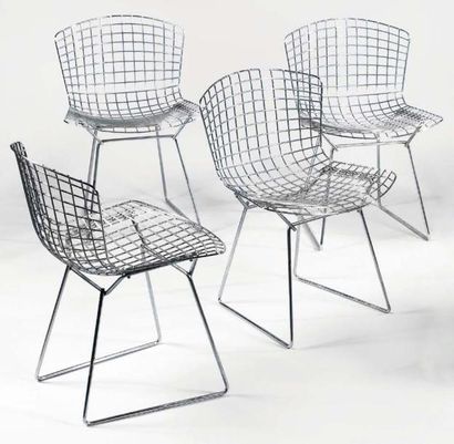 Harry BERTOIA (1915-1978) Suite de quatre chaises Wire Fils de métal chromé soud...