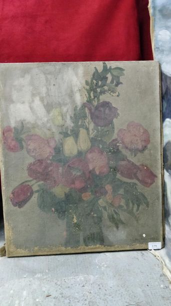 Hélène LAMOURDEDIEU *Bouquet de fleurs dans un vase vert
Toile signée en bas à droite...