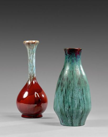 Adrien DALPAYRAT (1844-1910) Vase ovoïde en grès émaillé bleu nuancé aubergine. Signé...