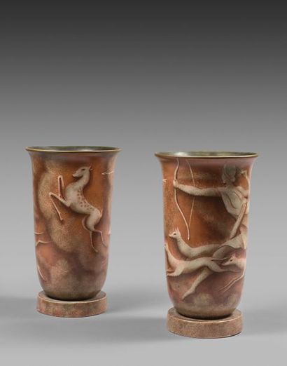 Charles CATTEAU (1880-1966) 
Paire de vases en céramique polychrome, de forme évasée,...