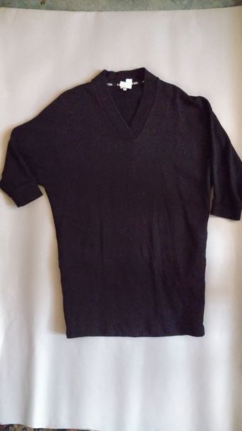 null KENZO 

Robe sweat-shirt en jersey de coton noir, encolure en V, manches ¾ chauve-souris,...
