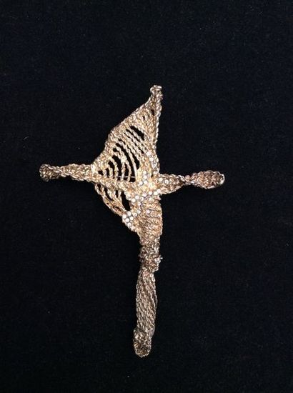 null Christian Lacroix, made in France



Broche en métal doré formant pendentif...