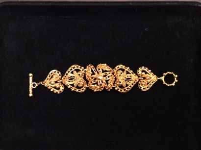 null Christian Lacroix, made in France



Bracelet en métal doré composé de trois...