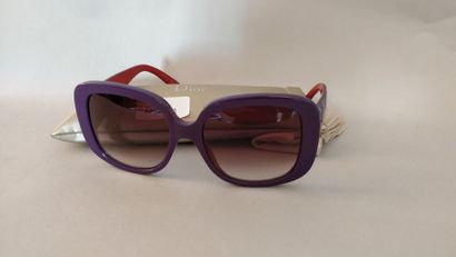 null Christian DIOR

Paire de lunettes de soleil « Lady Dior » en résine bicolore...