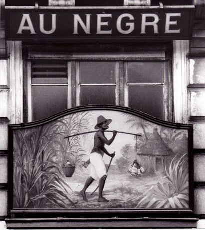 null ENSEIGNE DU MARCHAND DE COULEUR "AU NÈGRE "
Terre cuite peinte en polychromie,...