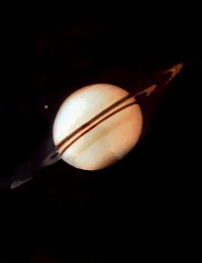 null NASA. PIONEER XI. "SATURN DAY"
La plus belle vue intégrale de la planète Saturne...