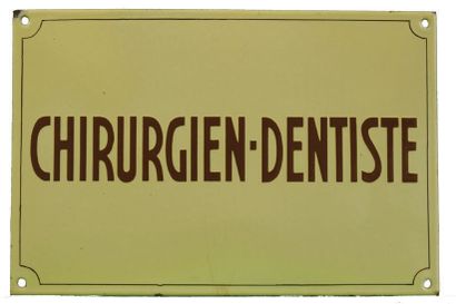 null SURGERY - DENTIST Small enamelled dental surgeon's plaque.
Format: rectangular,...