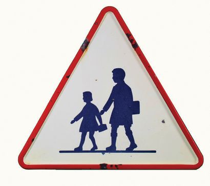 null SCHOOL (EXIT FROM) Enamelled road
sign indicating a school outing.
Format: triangular,...