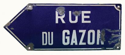 null LAWN (RUE DU) Enamelled street
nameplate from rue du Gazon.
Format: rectangular,...