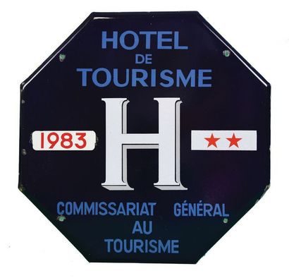 null HOTEL DEUX ÉTOILES Enamelled plate for a two-star hotel, 1983.
Format: octagonal,...