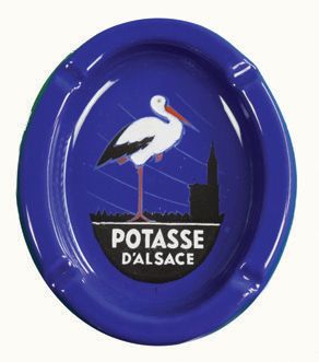 null ALSACE POTASSE Enamelled ashtray for Alsace Potash.
Format: oval.
Process: stencil...
