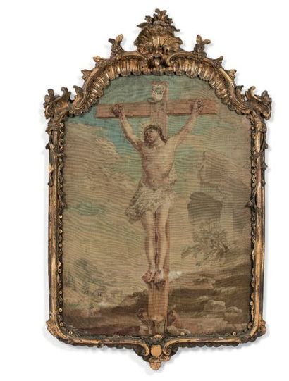 TAPISSERIE AU PETIT POINT
Figurant une crucifixion.
XVIIIe...