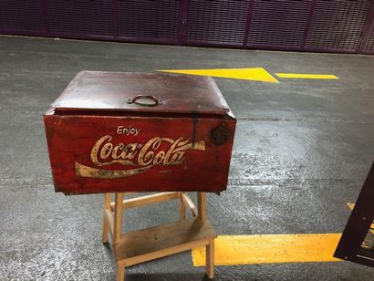 null Ancienne Glacière « Coca-Cola »

Métal polychrome

Traces d’usage

29,5 x 28...