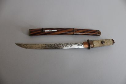 null TANTÔ with blade decorated with a horimono featuring a dragon on one side and...
