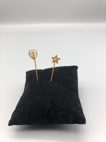 null Two pins in yellow gold 750 thousandths, one with a heart and a plant motif...
