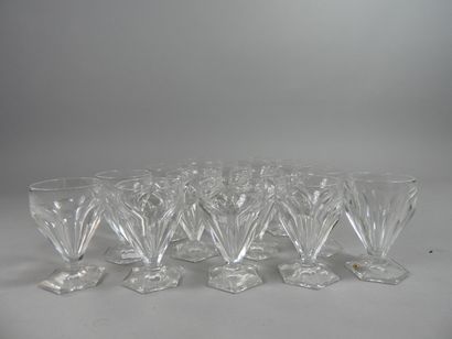 null Modèle de Saint Louis "Poincarré" 13 verres en cristal