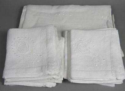 null Tablecloth and 12 napkins in white Damask, embroidered figure and days of Venice....