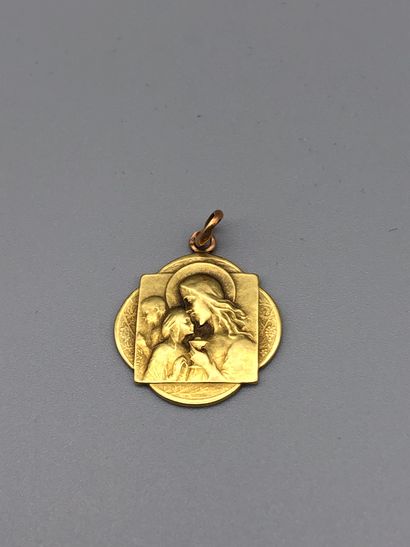 Médaille quadrilobée en or jaune 750 millièmes,...